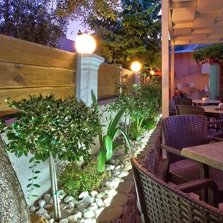 Makis Louvlis Hotel *